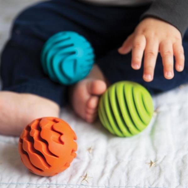 Gryzak-grzechotka Kulki sensoryczne Fat Brain Toys Rolki sensoryczne 3 szt. F161ML - obrazek 5