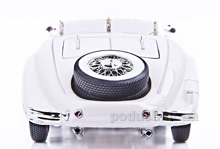 Model samochodu Mercedes Benz 500 K Typ Specialroadster 1936 Macharadga 36055 biały Maisto - obrazek 6