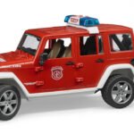 Jeep Firefighter Wrangler Unlimited Rubicon + figurka strażaka M1:16 Bruder AKT-02528