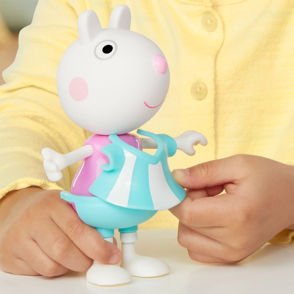 Peppa Figurines Fashion Adventure Dress Up Suzy Peppa Pig G0330 Zestaw do zabawy - obrazek 6